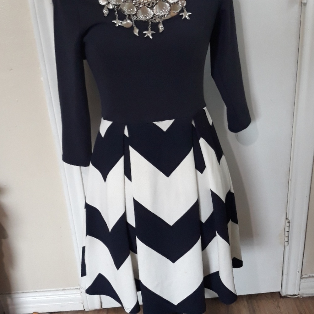 Dress - Picture 3 of 3